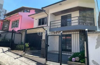 Casa com 3 quartos à venda na rua santo antônio, 330, barreiros, são josé, 253 m2 por r$ 1.990.000