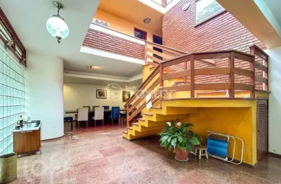 Casa com 4 quartos à venda na Rua Teixeira de Carvalho, 157, Medianeira, Porto Alegre, 300 m2 por R$ 1.490.000