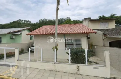 Casa com 3 quartos à venda na Rua Dom Wilsom Laus Schmidt, 289, Córrego Grande, Florianópolis, 260 m2 por R$ 1.690.000