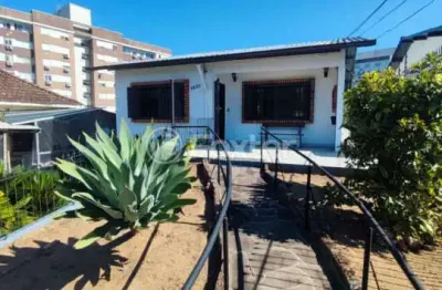 Casa com 3 quartos à venda na Avenida Rodrigues da Fonseca, 1631, Vila Nova, Porto Alegre, 160 m2 por R$ 1.100.000