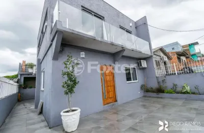 Casa com 3 quartos à venda na rua três mil setecentos e quarenta e oito, 871, lomba do pinheiro, porto alegre, 160 m2 por r$ 522.000
