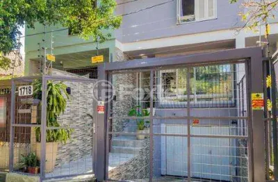 Casa com 2 quartos à venda na rua padre joão batista reus, 1718, vila conceição, porto alegre, 148 m2 por r$ 655.000
