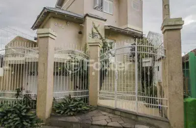 Casa com 3 quartos à venda na rua portuguesa, 326, partenon, porto alegre, 283 m2 por r$ 920.000