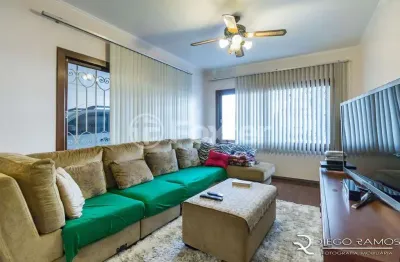Casa com 3 quartos à venda na avenida lavras, 530, petrópolis, porto alegre, 248 m2 por r$ 1.200.000