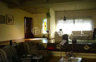 Casa com 4 quartos à venda na rua jacipuia, 201, guarujá, porto alegre, 464 m2 por r$ 1.300.000