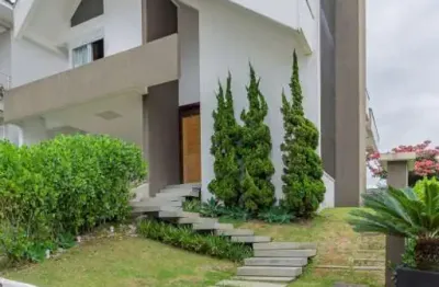 Casa em condomíniio fechado cercado pela natureza sendo 04 dormitórios em camboriú, sc