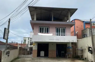 Casa a venda de 03 dormitórios sendo 01 suíte com terraço no bairro ipiranga -são josé -sc