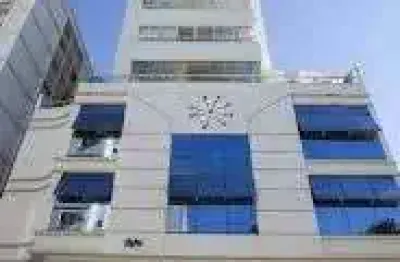 Apartamento mobiliado sendo 03 suítes no centro de balneário camboriú