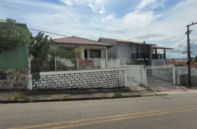 Casa sendo 03 dormitórios com suíte bairro capoeiras, florianópolis