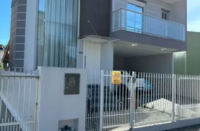 Casa sendo 03 dormitórios com suíte na paria comprida são josé/sc