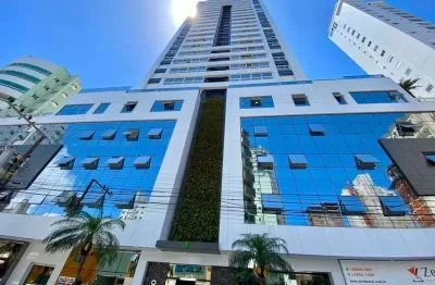 Apartamento de alto padrão com 3 suítes localizado em pioneiros/balneário camboriú-sc