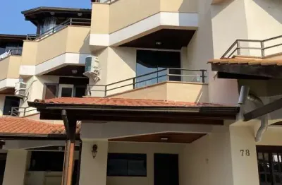 Sobrado triplex a venda todo mobiliado com 02 suítes na cachoeira do bom jesus em florianópolis-sc