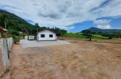 Casa  de 03 dormitórios com terreno de 4 mil metros em biguaçu/sc