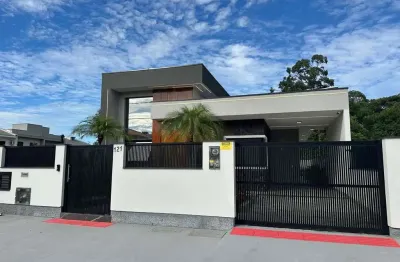 Casa moderna com 3 quartos, quintal amplo e sistema solar - altos de potecas, são josé/sc