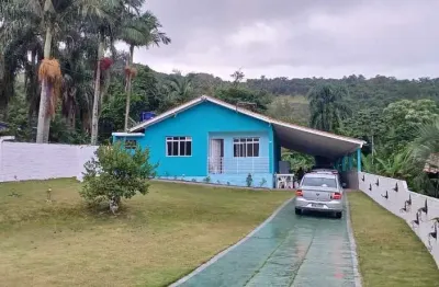 Casa a venda de 03 dormitórios 01 suíte com terreno de 1.190 metros quadrados na gamboa -sc