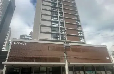 Studio mobiliado com vaga de agragem no centro de florianópolis/sc