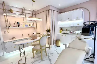 Loja térrea com mezanino a venda mobiliada e decorada em Balneário Camboriu/SC