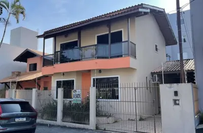 Casa com 3 quartos à venda na Rua 620, 738, Centro, Balneário Camboriú