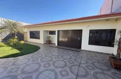Casa residencial com 3 quartos  à venda, 364.00 m2 por r$900000.00  - jardim carvalho - ponta grossa/pr