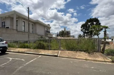Terreno à venda na Rua Herculano de Freitas, 369, Orfãs, Ponta Grossa