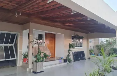 Casa com 3 quartos para alugar na Rua Silas Salem, 153, Boa Vista, Ponta Grossa