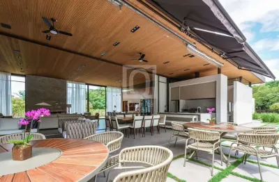 Casa recém-construída à venda no condomínio de luxo fazenda boa vista