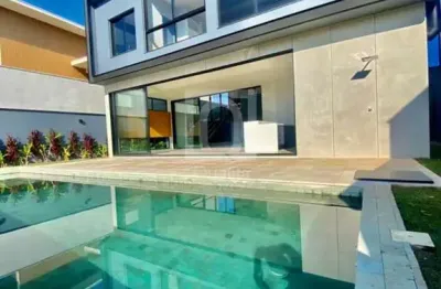 Casa sobrado com 4 suítes e piscina no condomínio alphaville nova esplanada 4 votorantim.