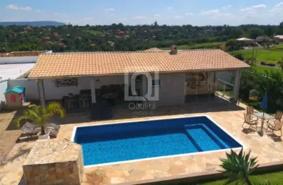 Casa térrea com 3 quartos edícula e piscina no Condomínio Village Araçoiaba em Araçoiaba da Serra