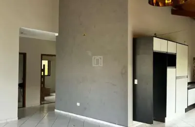 Casa assobradada no condomínio village araçoiaba, araçoiaba da serr