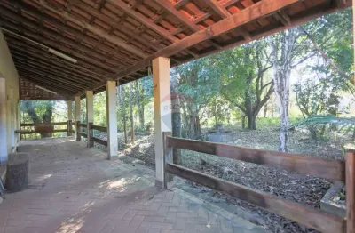 Chácara em condomínio à venda em araçoiaba da serra-sp no bairro bosque dos eucaliptos: 2 quartos, 1 banheiro, 8 vagas, 177m².