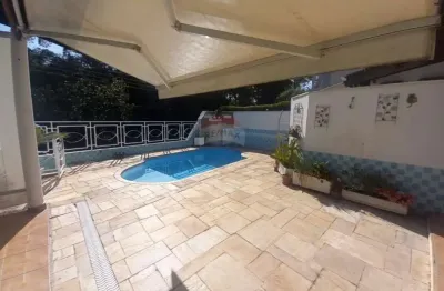 Casa em Condomínio de Luxo em Jardim Village Saint Claire, Sorocaba-SP: 3 quartos, 1 suíte, 2 salas, 4 banheiros, 4 vagas, 275,60m². Venha conferir!