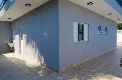 Desfrute da serenidade à beira-mar em nossa nova casa térrea na praia. seu refúgio perfeito aguarda!