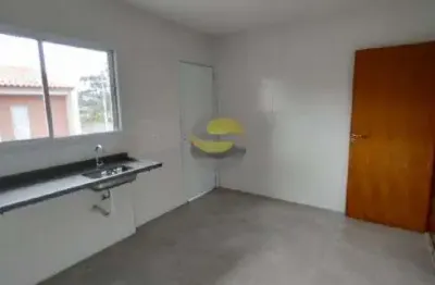 Casa com amplo quintal e 02 dorm. nova e pronta para morar.