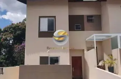 Casa nova, semi-isolada em condomínio exclusivo – 2 suítes e quintal