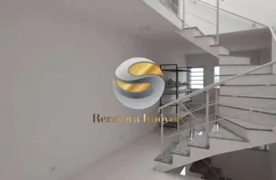 Casa KM 19, 03 dormitórios, 2 suítes. pé direto alto, varanda, fácil acesso