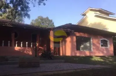 Casa térrea 3 suítes na rua do shopping Granja Viana, fácil acesso Rodoanel