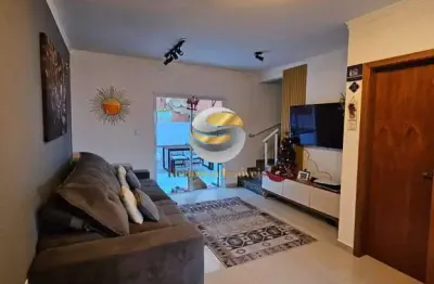 Linda casa, 2 suites, Semi Isolada, toda decorada, pintura nova.