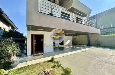 Moderna, rua tranquila, 4 suítes (1 no térreo), piscina!