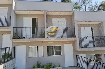 Sobrado reformado em condomínio fechado – 2 quartos, quintal