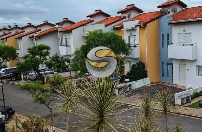 Casa 2 suítes, com planejados, cozinha completa, suite com closet e sacada.