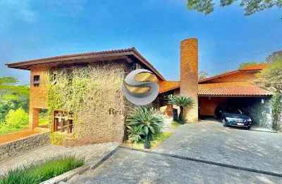 Imponente Residência na região da Granja Viana - VENDA DE PORTEIRA FECHADA.