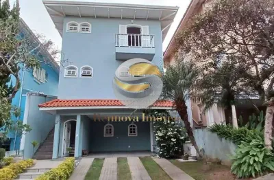 Casa 4 dorms, 2 suítes, quintal grande, 4 vagas. Lazer no condomínio