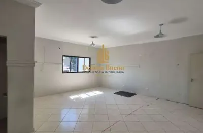 'sala comercial ampla no boqueirão – 60m², 2 banheiros, localização top'