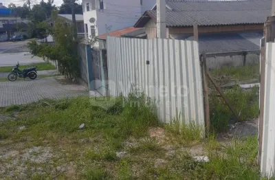 Excelente oportunidade para adquirir um terreno espaçoso, localizado no bairro alto, em curitiba.