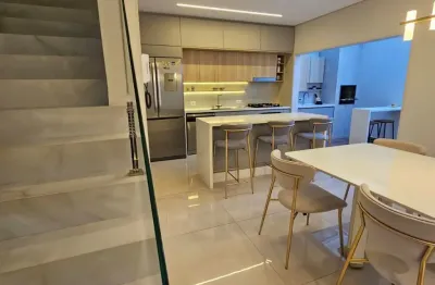 Um sobrado com excelente padrão de construção e localização estratégica, perfeito para quem deseja morar em uma região valorizada de curitiba com conforto, segurança e praticidade no dia a dia.