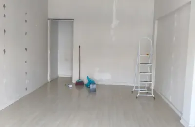 Sala comercial - rua com ótimo fluxo de veículos - fácil acesso para ctba