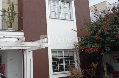 Sobrado à Venda no Atuba , cuidadosamente projetado para quem valoriza conforto, privacidade e praticidade