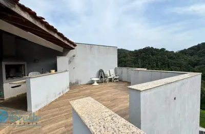 Cobertura triplex à venda na praia da enseada vista para o mar e montanhas