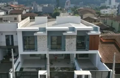 Casa à venda na Rua Brasil, Saguaçu, Joinville