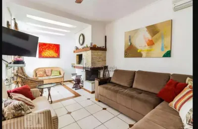 Casa em condomínio com 3 dormitórios suíte e 2 vagas